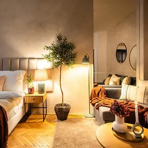 https://2br-15bath-chic-city-suite-near-wenceslas-square.praguehotelsweb.com
